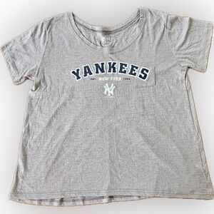Gray Yankees Women's Short Sleeve Tee